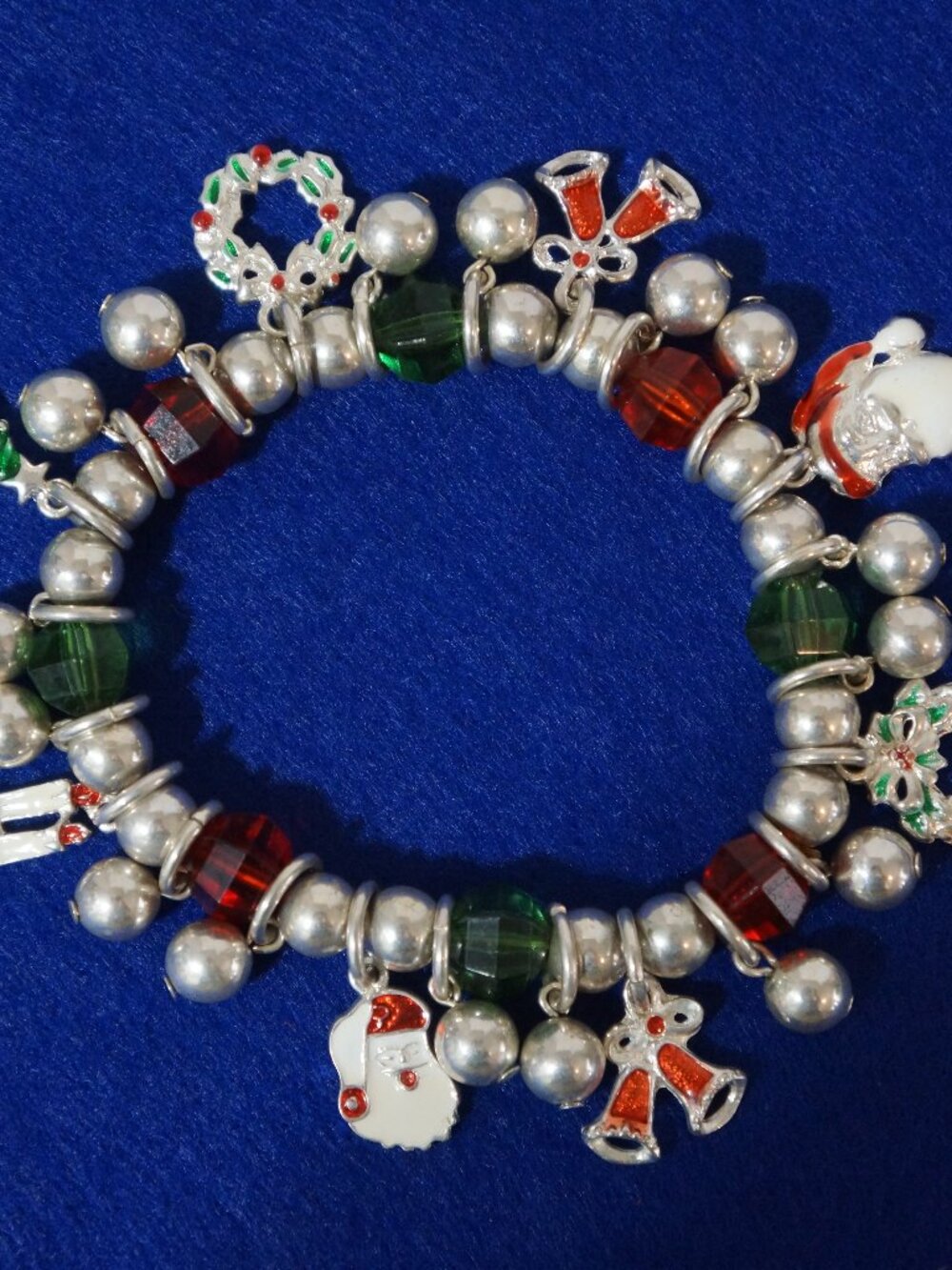 🎄 Vintage Christmas Charm Beaded Stretch Bracelet 🎅 Silver Tone